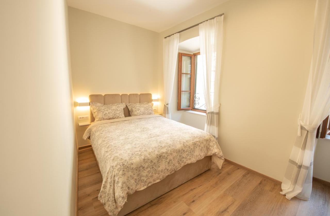 Sasha Di Cattaro - Old Town Lux Apartment Exterior photo